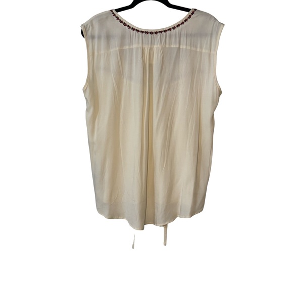 High Low Embroidered Cream Sleeveless Blouse NWT - Picture 5 of 5